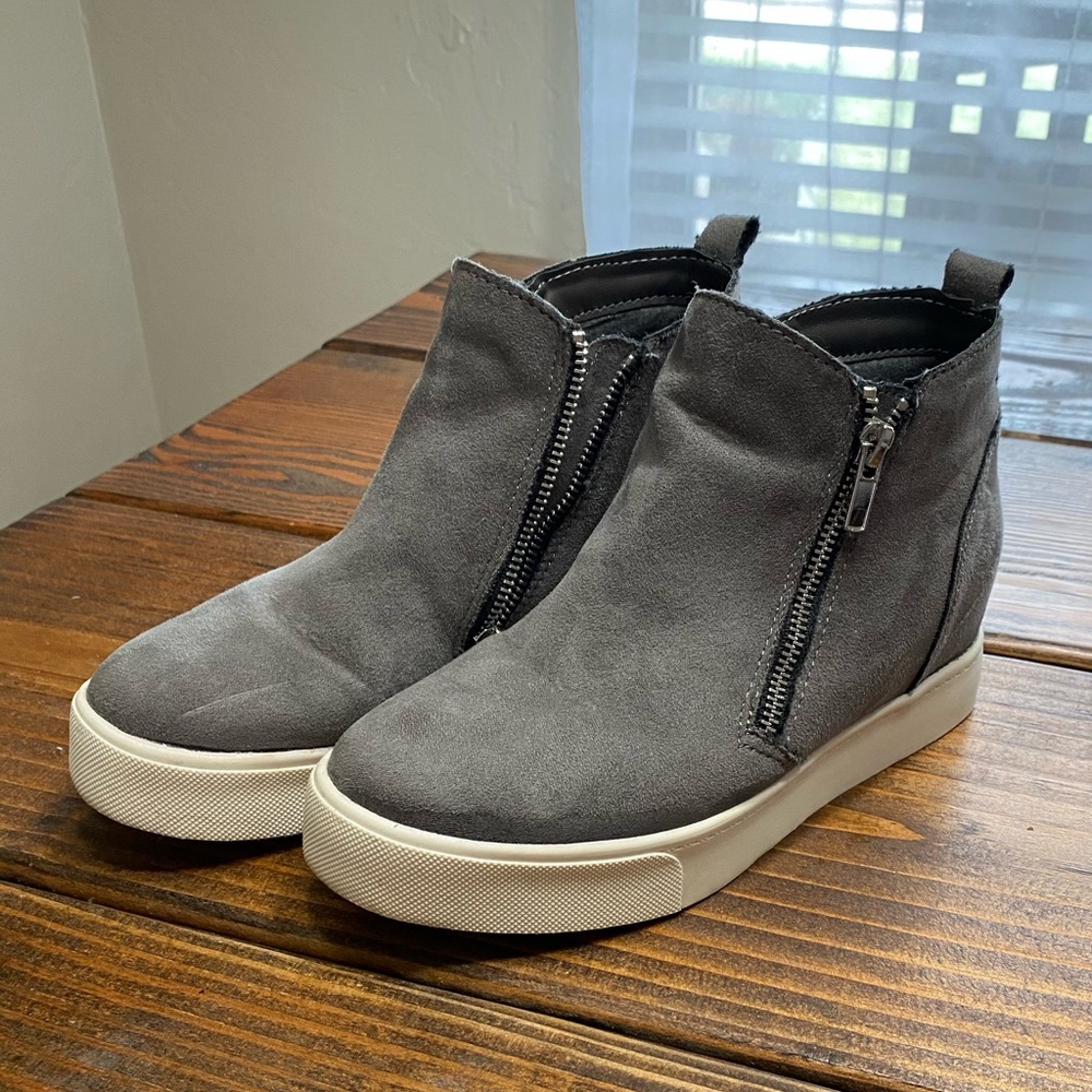 Grey wedge sneaker
